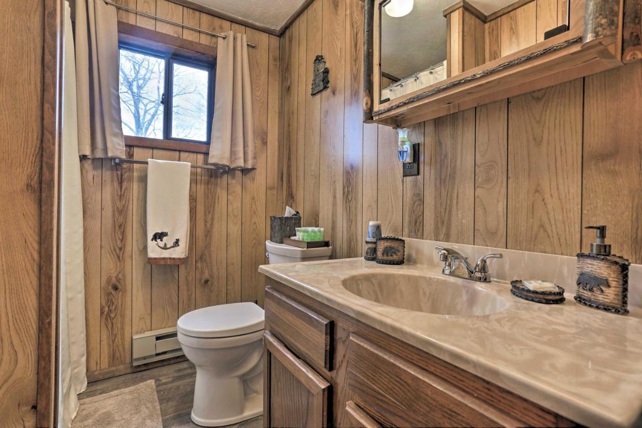 Bear Den Rustic Pocono Lake Home With Game Room! Exterior foto